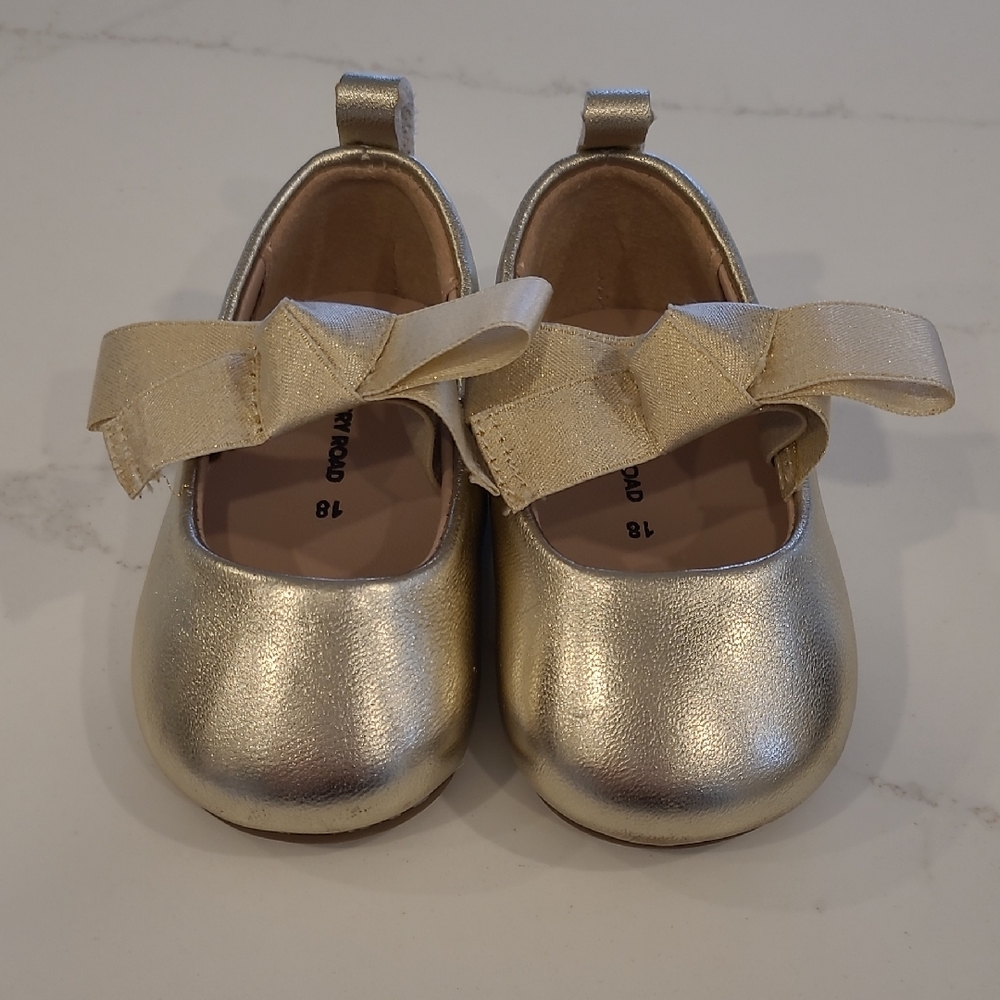 Country Road Gold Dress Shoes with Shimmery Finish and Bows | Baby 18